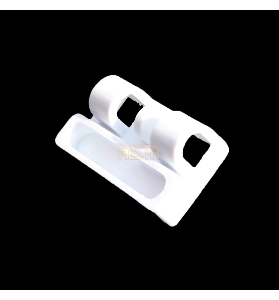 Attaching the shelf to the Indel B CR 65, 85, 100, 130 CRUISE refrigerator